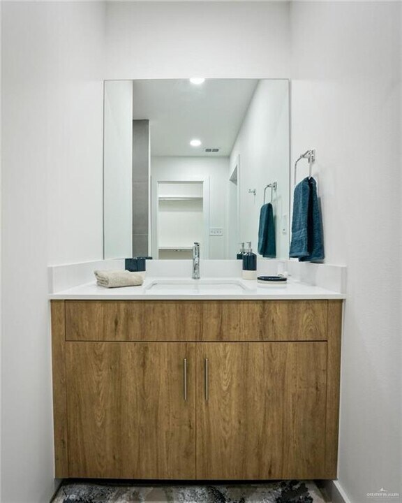 28 Jenna Ln in Weslaco, TX - Building Photo