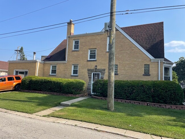 property at 1835 N 18th Ave