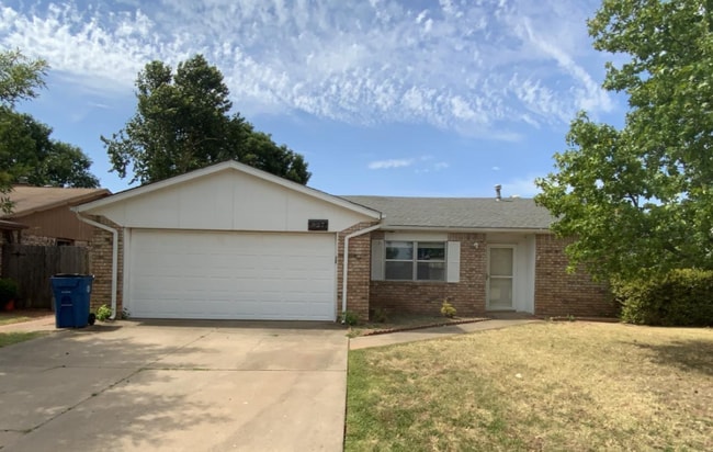 property at 927 E Krayler Ave