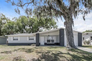 2844 Oak Lea Dr in South Daytona, FL - Building Photo