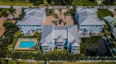 7004 Grevilla Ave S in South Pasadena, FL - Building Photo - Building Photo