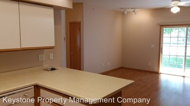 2781 Triple Crown Ln-Unit -#2 in Iowa City, IA - Building Photo - Building Photo