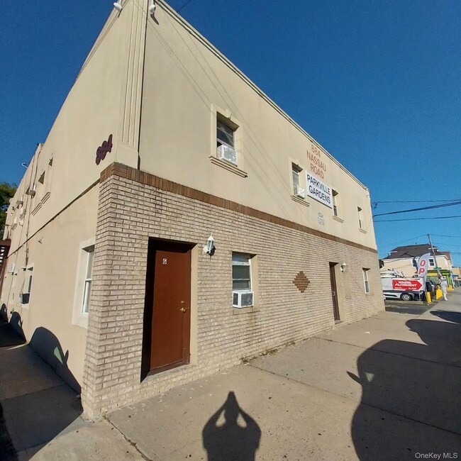 884 Nassau Rd