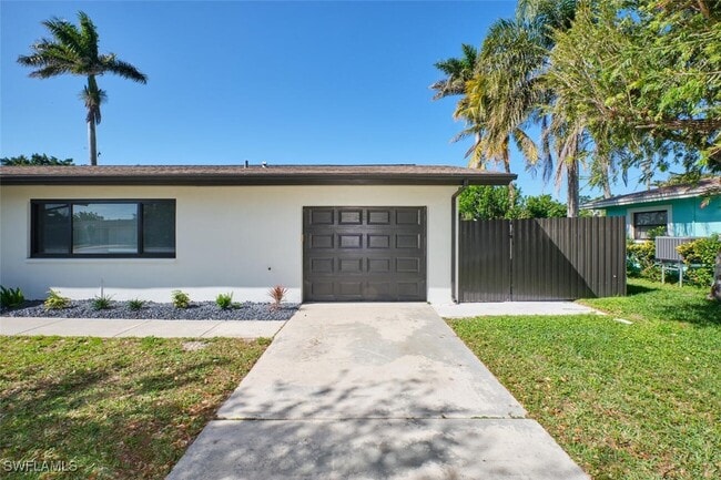 5218 Elm Ct in Cape Coral, FL - Foto de edificio - Building Photo