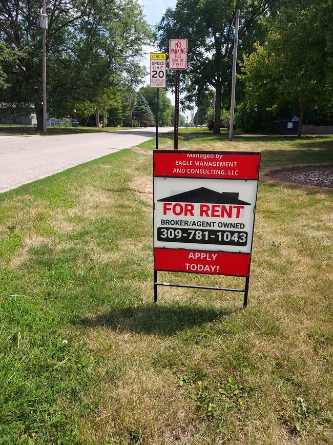 807 NW 6th St in Aledo, IL - Building Photo - Building Photo