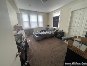 56 Linden St, Unit Linden street in Boston, MA - Building Photo - Building Photo