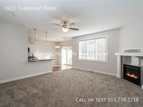9611 Turnpoint Dr in West Des Moines, IA - Building Photo - Building Photo