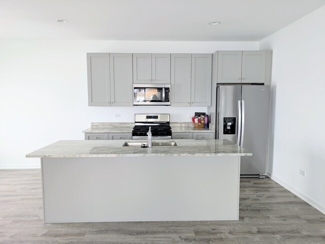 1241 Gillespie Ln in Yorkville, IL - Building Photo - Building Photo