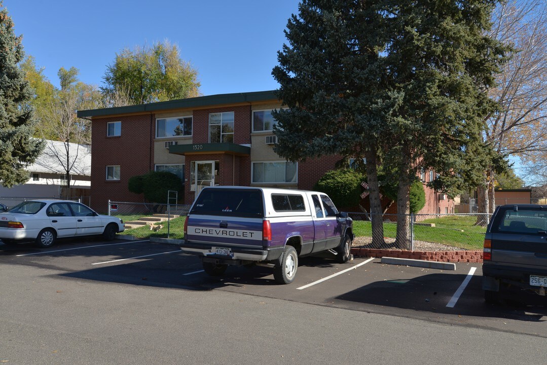 Ammons Crossing in Lakewood, CO - Building Photo
