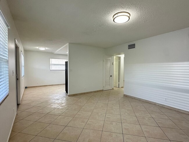 2500 Johnson Street in Hollywood, FL - Building Photo - Building Photo
