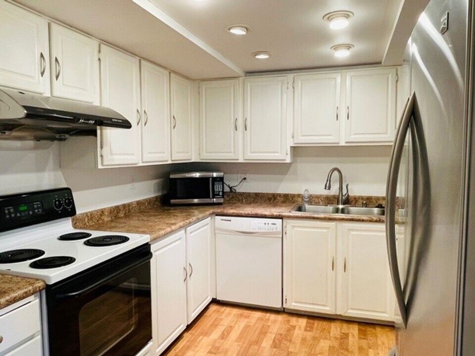 10514 NE 32nd Pl in Bellevue, WA - Building Photo