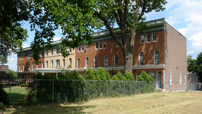 Clinton Court in Trenton, NJ - Building Photo - Building Photo