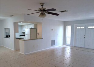 7288 W Country Club Dr N in Sarasota, FL - Building Photo - Building Photo
