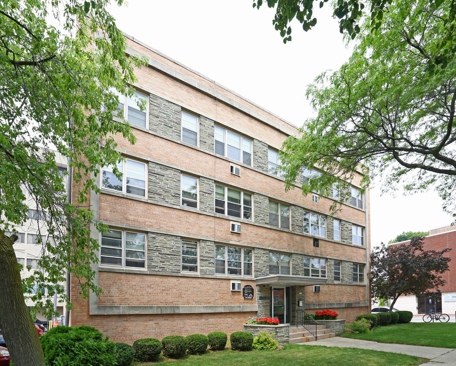 Capitol Crest / Cramer in Milwaukee, WI - Building Photo