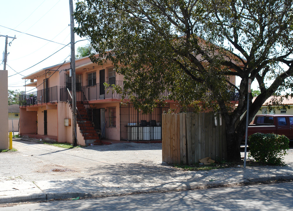 1949 NW 19th Ave in Miami, FL - Building Photo