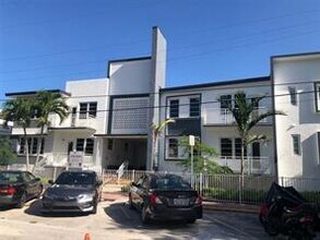 960 Bay Dr in Miami Beach, FL - Building Photo - Building Photo