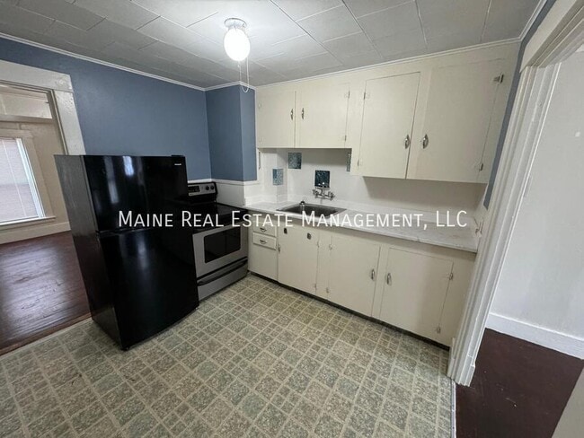 145 Essex St in Bangor, ME - Building Photo - Building Photo