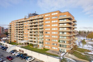 165-205A Frobisher Av in Pointe-claire, QC - Building Photo