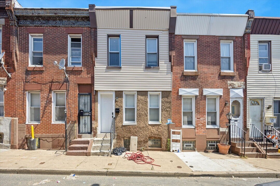 839 E Willard St in Philadelphia, PA - Building Photo