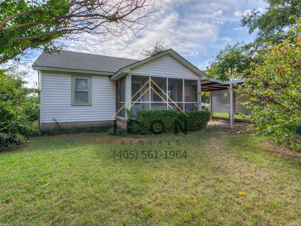 3228 NW 11th St in Oklahoma City, OK - Building Photo