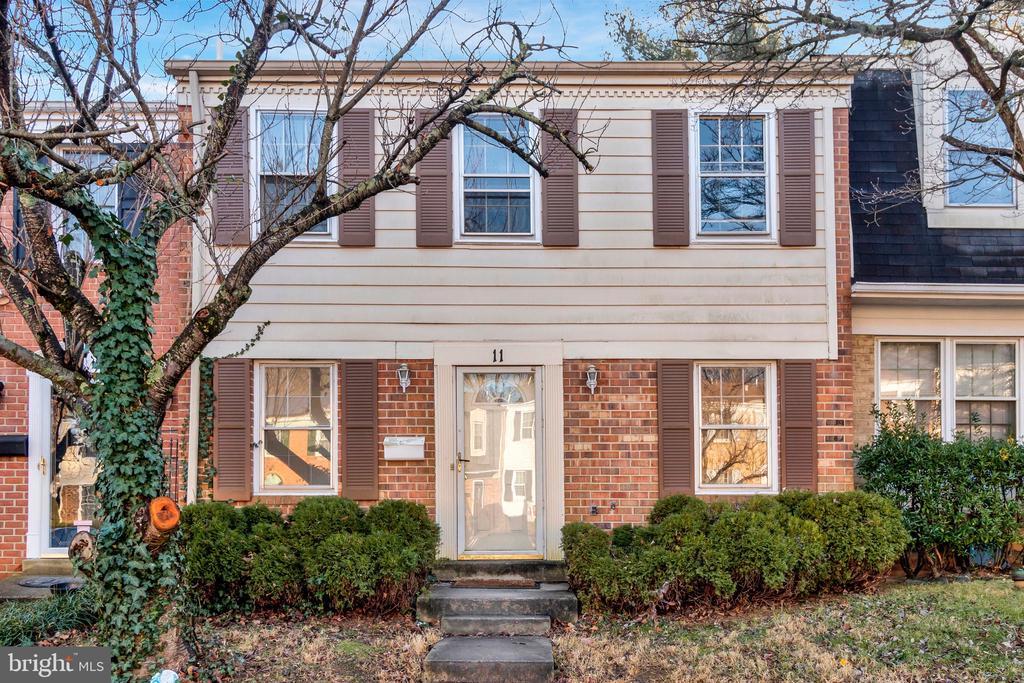 11 Honey Brook Ln in Gaithersburg, MD - Building Photo