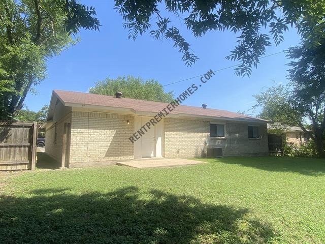 1458 Firebird Dr in Dallas, TX - Building Photo - Building Photo