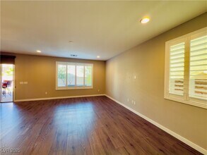 2711 Evolutionary Ln in Las Vegas, NV - Building Photo - Building Photo