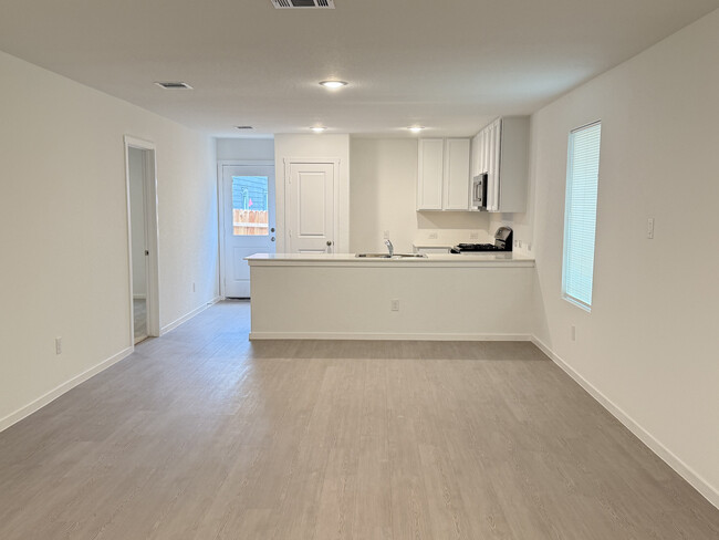 2863 Red Diamond in San Antonio, TX - Foto de edificio - Building Photo