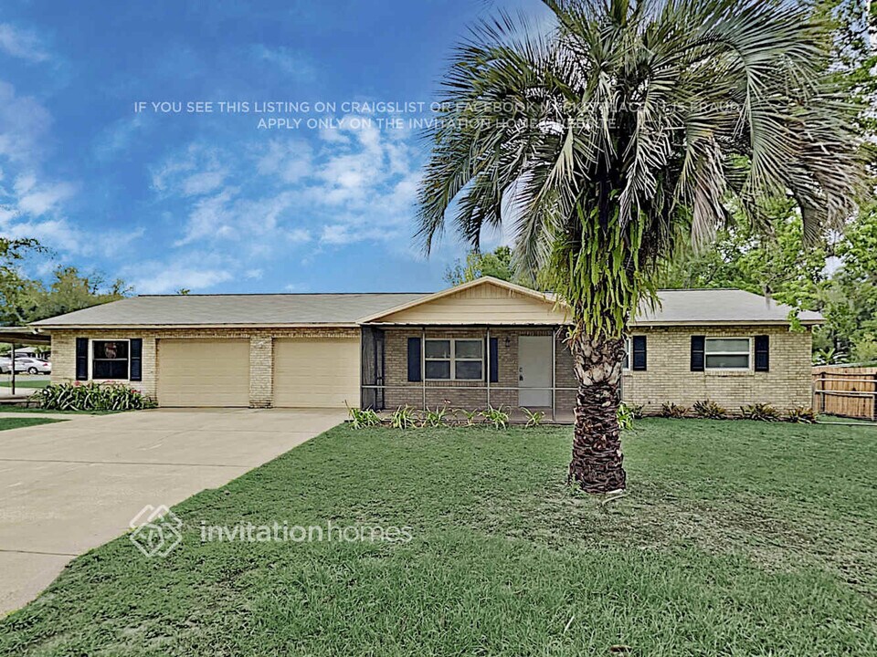 5509 Indiana Dr in Lady Lake, FL - Building Photo