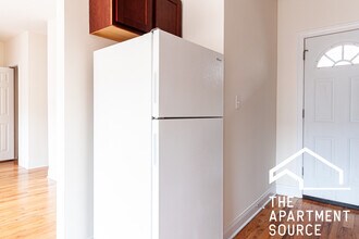 628 W Cornelia Ave, Unit 2 in Chicago, IL - Foto de edificio - Building Photo