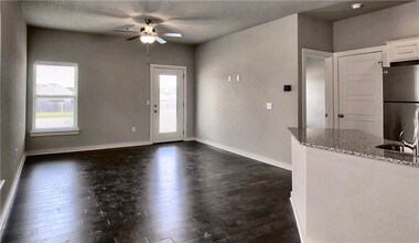 1690 N Izard Ln in Fayetteville, AR - Building Photo - Building Photo