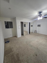 10217 Yorba St in Riverside, CA - Foto de edificio - Building Photo