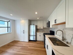 7585 Eads Ave in San Diego, CA - Building Photo - Building Photo