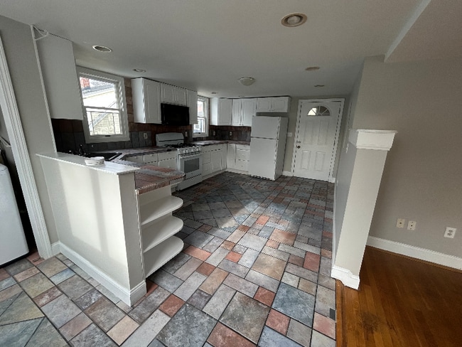 18 Grove St in Lynn, MA - Foto de edificio - Building Photo