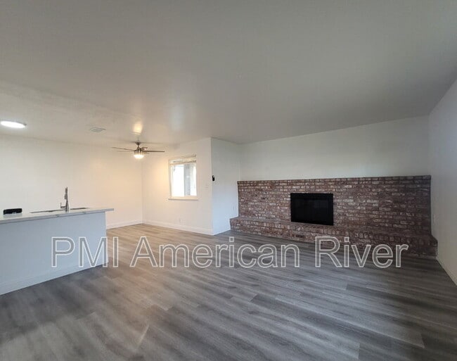 2803 Norcade Cir in Sacramento, CA - Building Photo - Building Photo