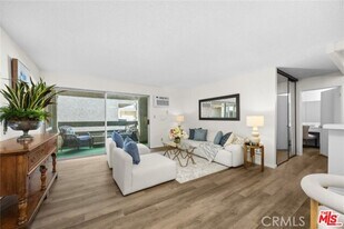 360 S Euclid Ave in Pasadena, CA - Building Photo