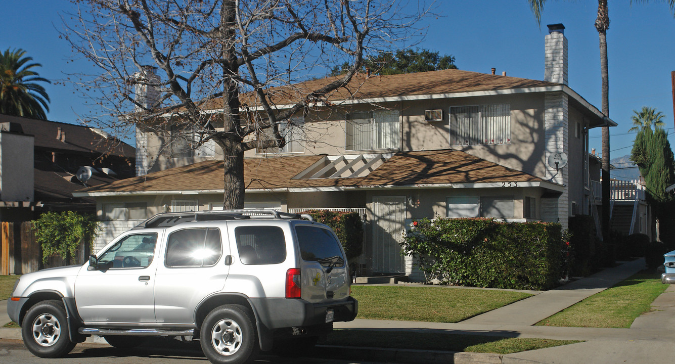 253 W Dexter St in Covina, CA - Building Photo