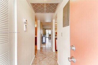 851 NE 207th Ln, Unit 203-13 in Miami, FL - Building Photo - Building Photo