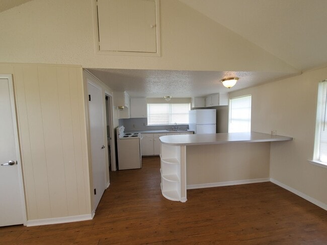 16543 Jamaica Inn Rd in Jamaica Beach, TX - Building Photo - Building Photo