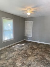 947 Poinsettia St in San Antonio, TX - Building Photo - Building Photo