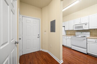 5062 NW 44th Ln in Gainesville, FL - Foto de edificio - Building Photo