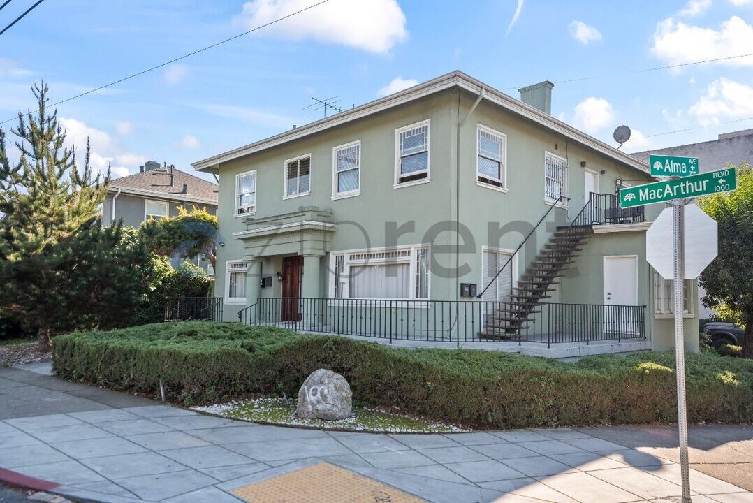 1001 MacArthur Blvd in Oakland, CA - Foto de edificio