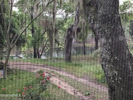 183 Sherman Dr Cir in Interlachen, FL - Building Photo