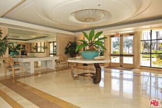 701 Ocean Ave in Santa Monica, CA - Building Photo - Building Photo