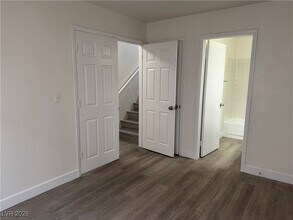 4045 N Elkridge Dr in Las Vegas, NV - Building Photo - Building Photo
