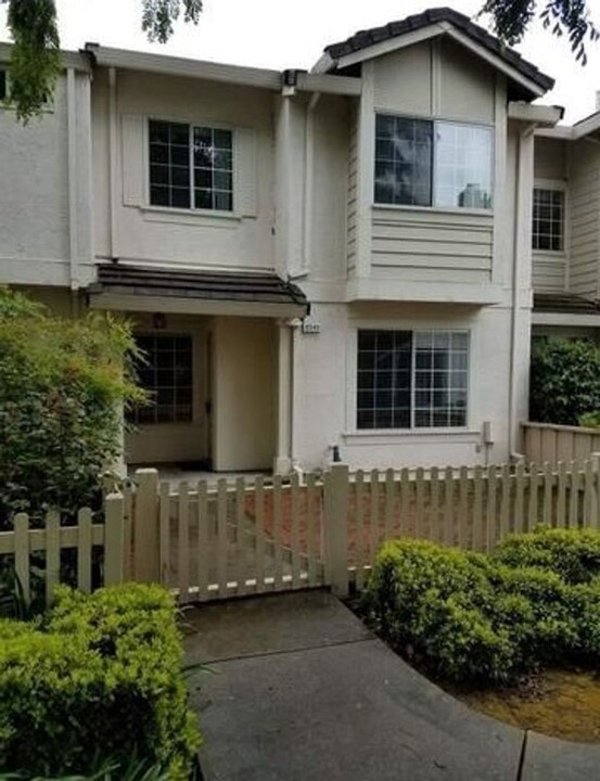 6540 Nottingham Pl in Dublin, CA - Foto de edificio