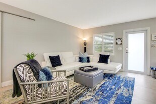 100 Venetian Dr, Unit UNIT2 in Delray Beach, FL - Building Photo