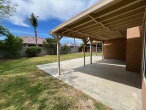 309 Calle Lechuga in Bakersfield, CA - Building Photo - Building Photo