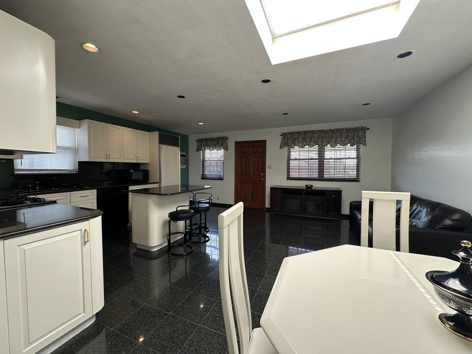 15931 95th St in Howard Beach, NY - Building Photo