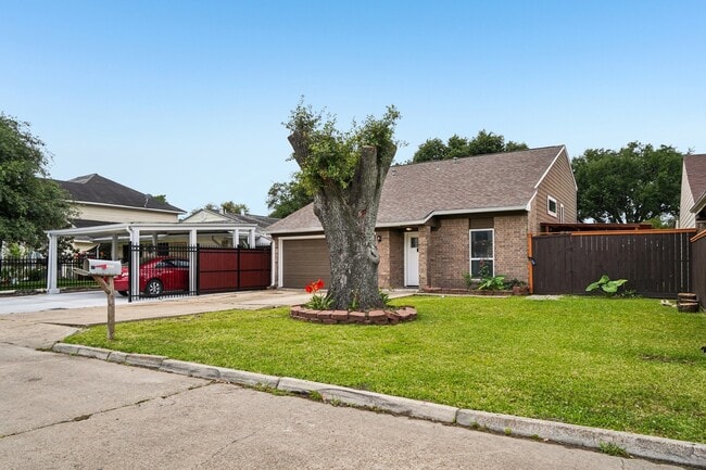 9721 Debbie Ln in Houston, TX - Building Photo - Building Photo